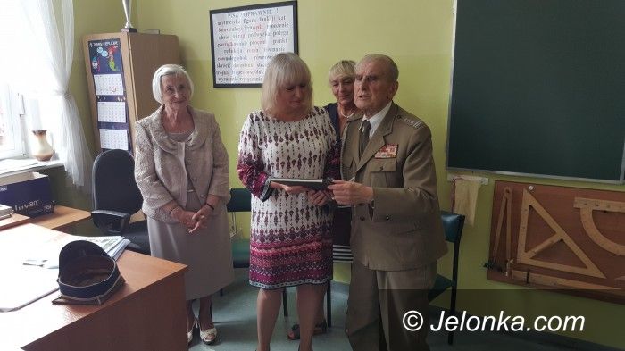 Jelenia Góra: Pułkownik Jakubowski odwiedził Gimnazjum nr 1
