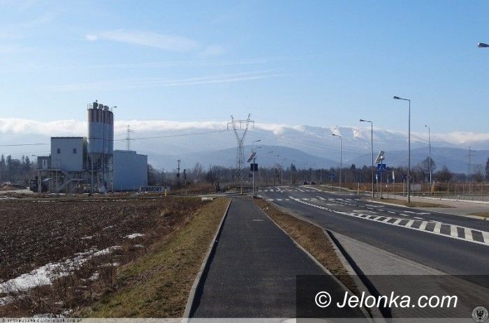Jelenia Góra: Czytelnik: w strefie ludzie marzną i mokną