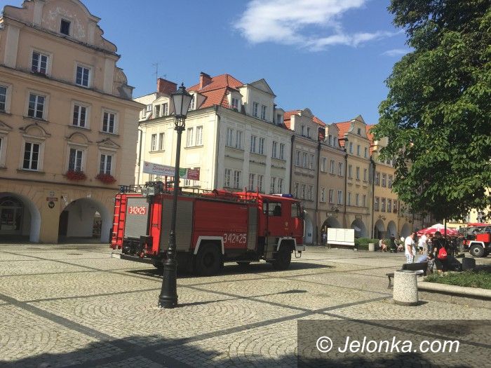Jelenia Góra: Ćwiczenia strażackie na Placu Ratuszowym