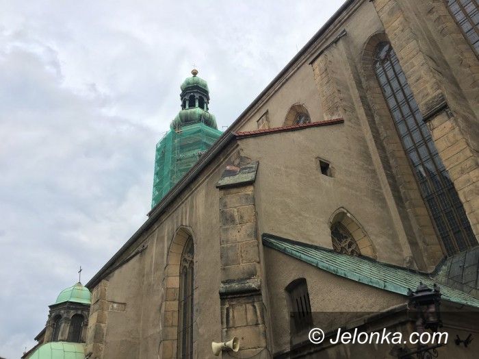Jelenia Góra: Remont wieży bazyliki na półmetku
