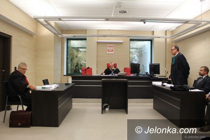 Jelenia Góra: Sprawa Dworu Czarne daleko od finału