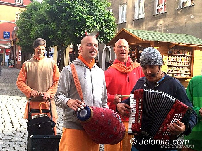 Jelenia Góra: Hare Kryszna na jeleniogórskich ulicach