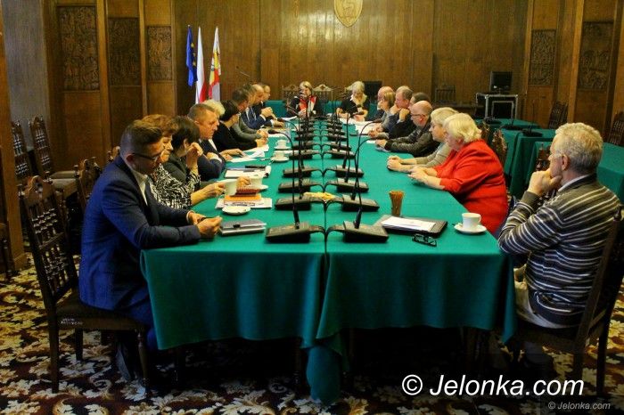 Jelenia Góra: Urząd milczy, więc komisja wzięła sprawy w swoje ręce