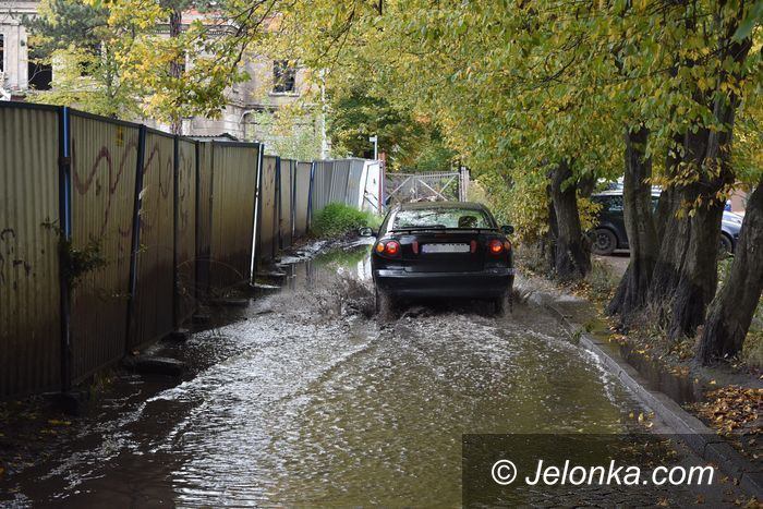 Jelenia Góra: Uliczne bajoro w centrum miasta