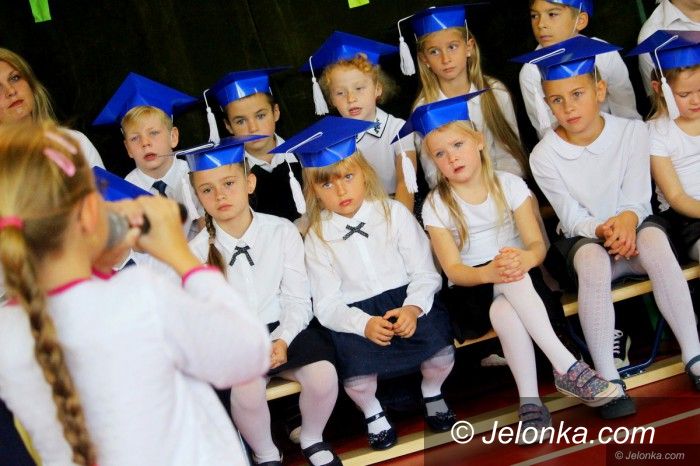 Jelenia Góra: Po ślubowaniu – pierwszaki na „Szóstkę”