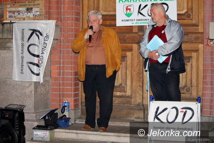 Jelenia Góra: KOD ponownie demonstrował pod sądem