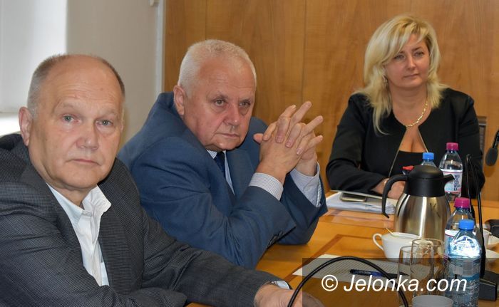 Jelenia Góra: Sesja nadzwyczajna czy samorządowy kabaret?