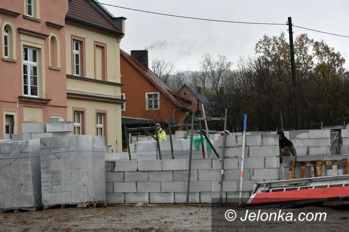 Stara Kamienica: Powstaje szkolny łącznik w Starej Kamienicy
