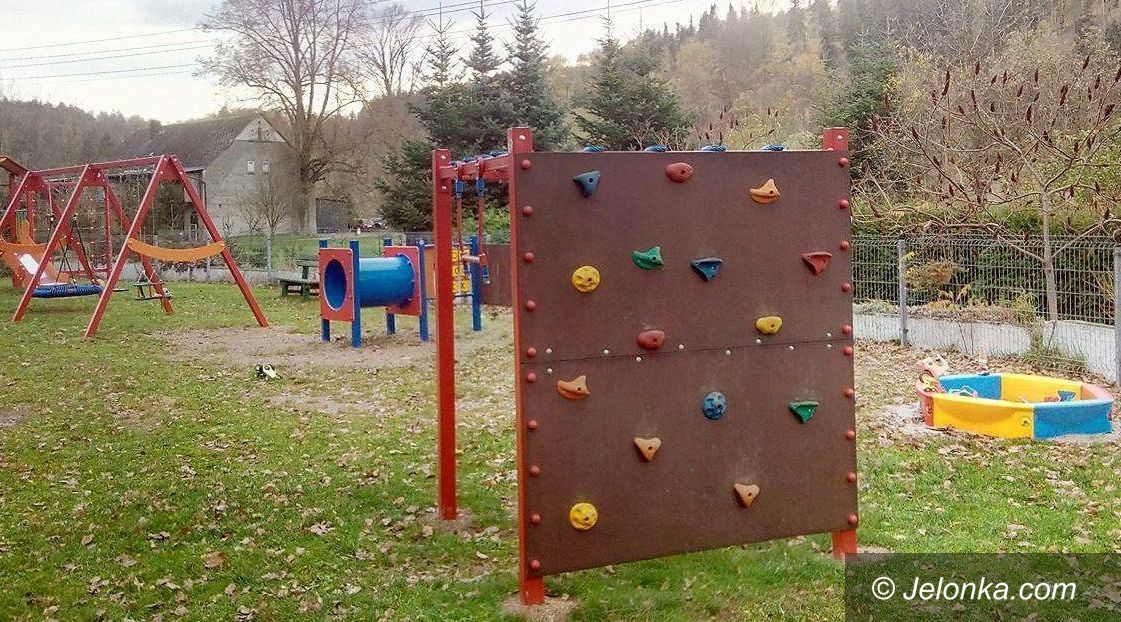 Region: Nowy plac zabaw w Trzcińsku