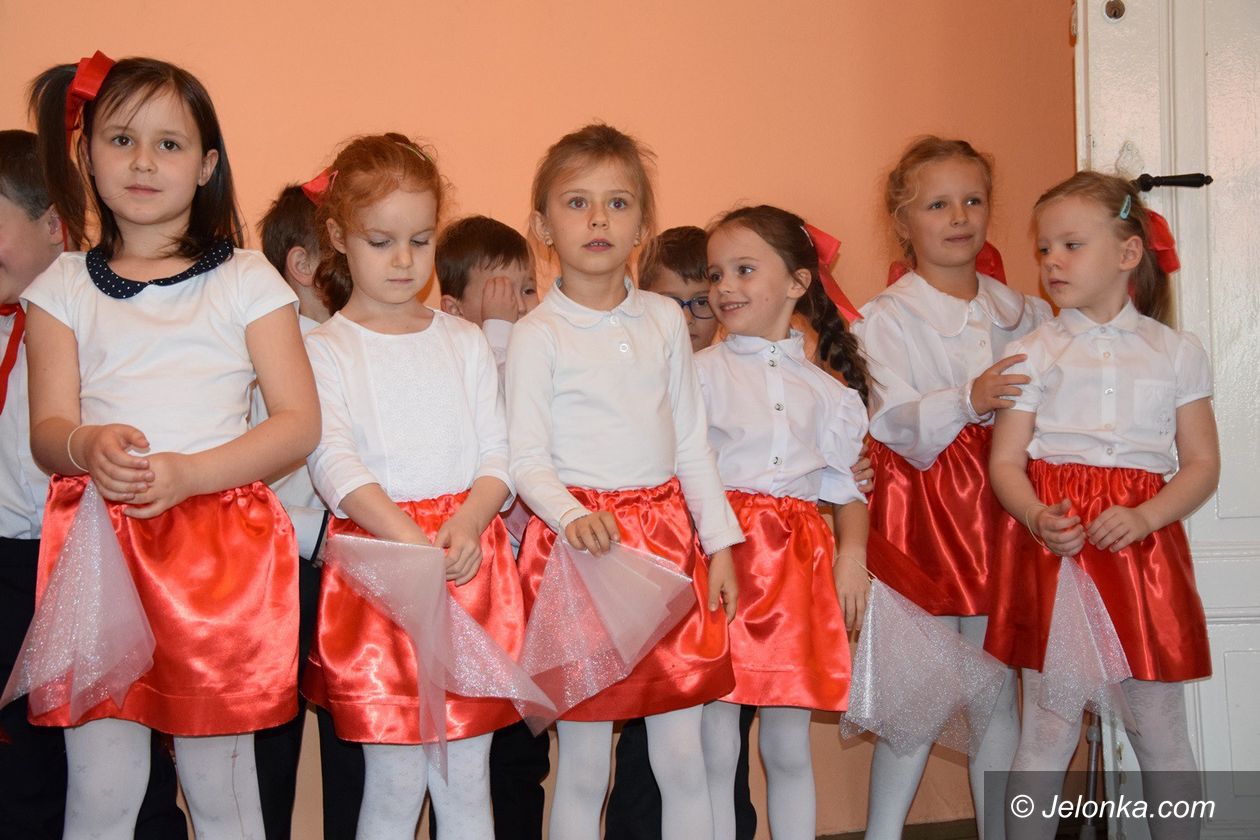 Jelenia Góra: Mali artyści z „Okrąglaczka” u seniorów