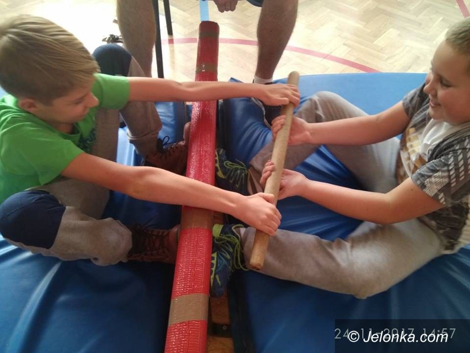 Jelenia Góra: Zawody MasWrestling w SP 8