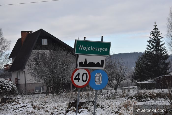 Region: Montaż tabliczek na ulicach w Wojcieszycach
