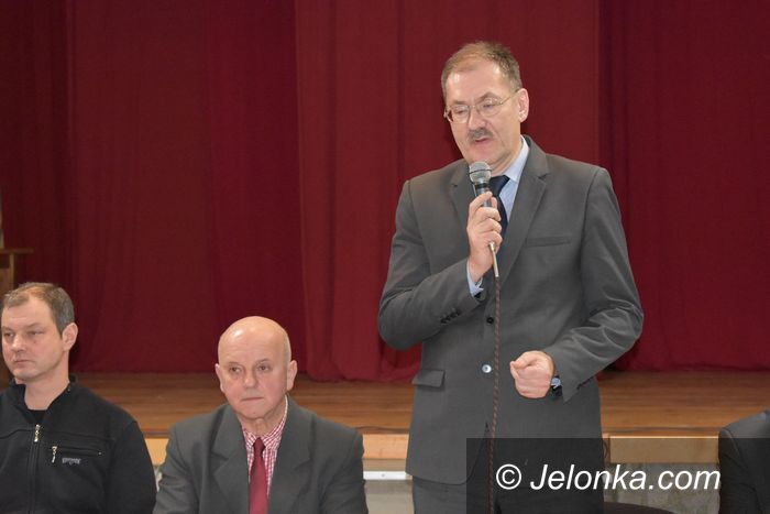 Piechowice: Gorąca debata z kuratorem w Piechowicach