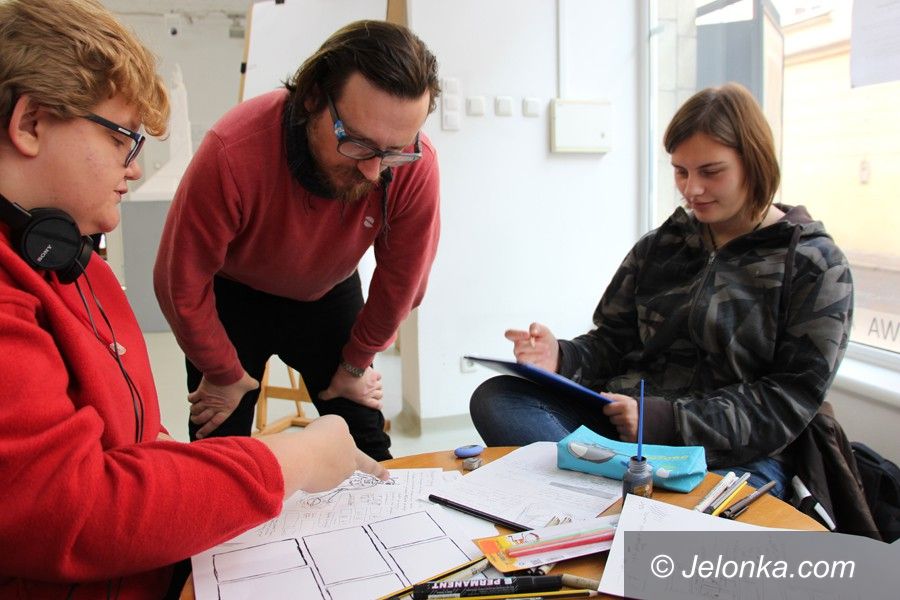 Jelenia Góra: Młodzi z Plastyka tworzą komiksy z profesjonalistami
