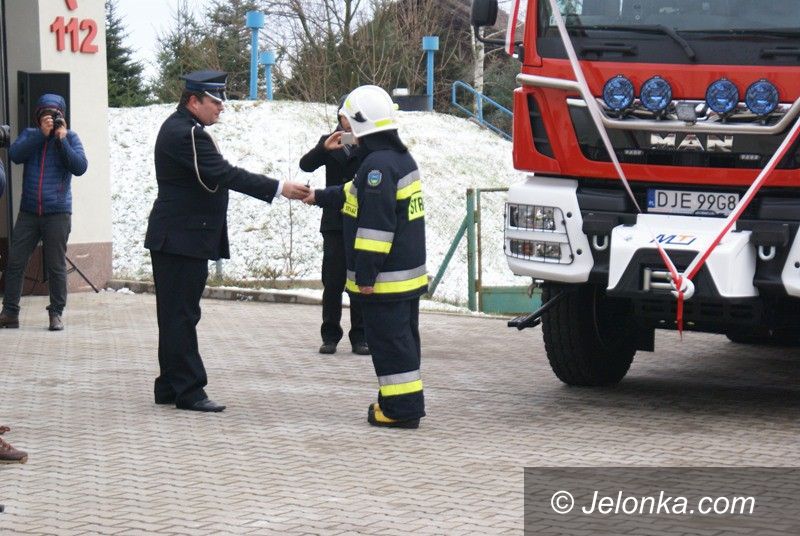 Jeżów Sudecki: Nowy wóz strażacki w Jeżowie Sudeckim