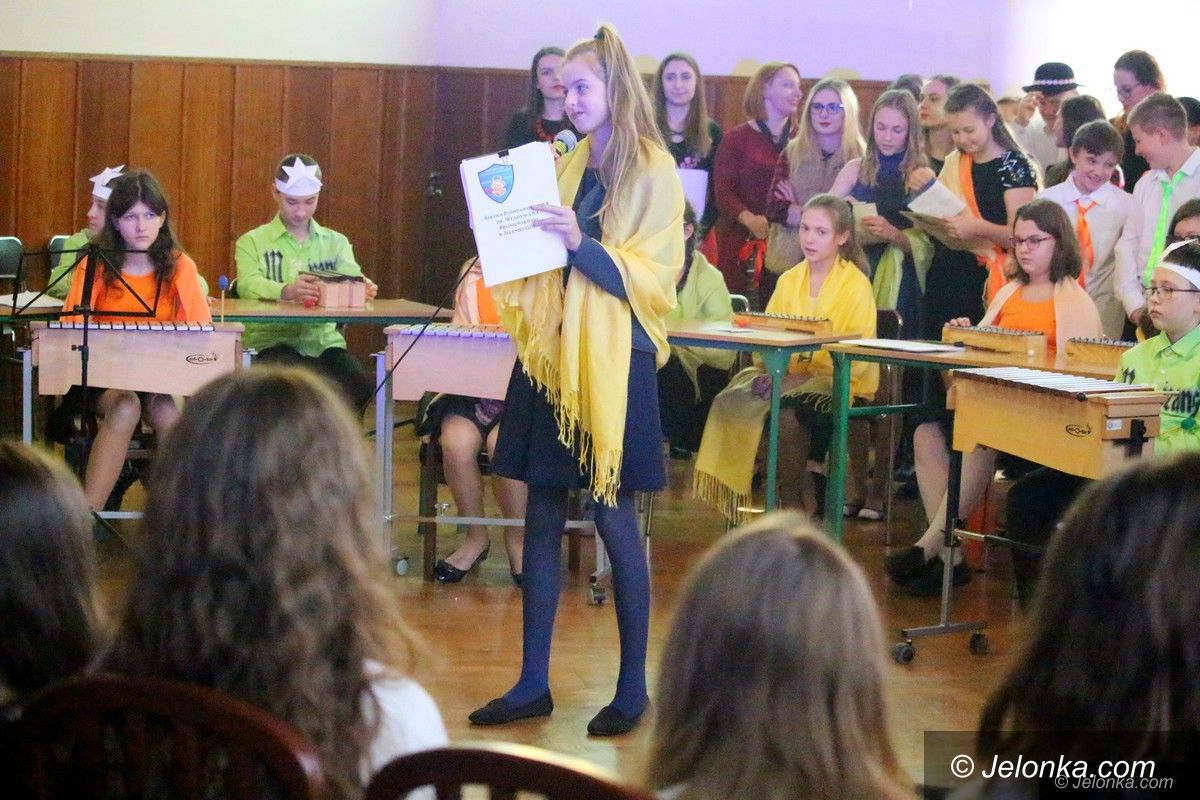 Jelenia Góra: Wspólne kolędowanie studentów z dziećmi
