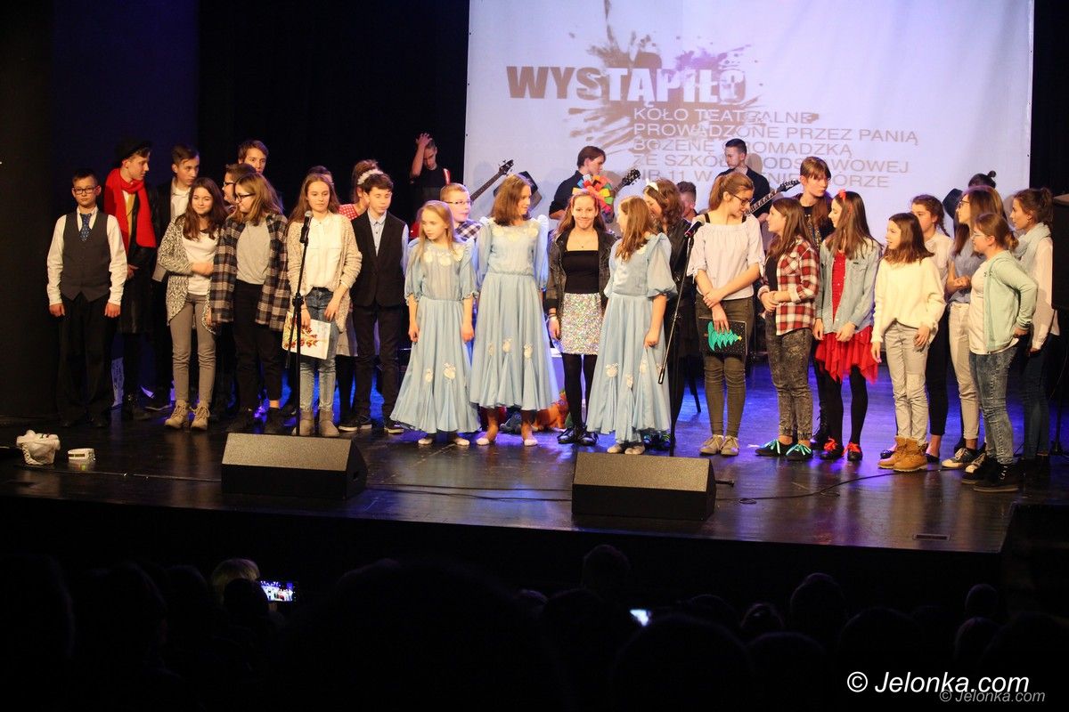Jelenia Góra: Świąteczne przesłanie w spektaklu uczniów SP 11