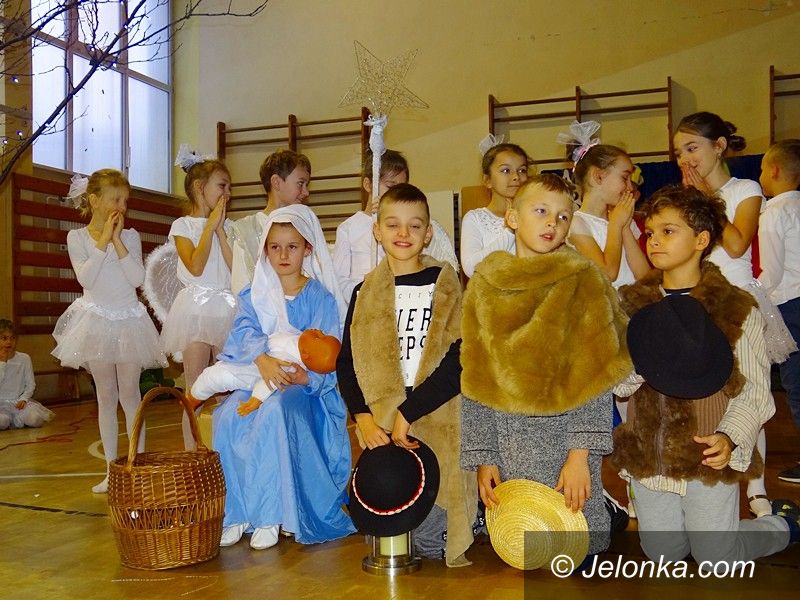 Jelenia Góra: Piękne spotkanie opłatkowe w SP 15