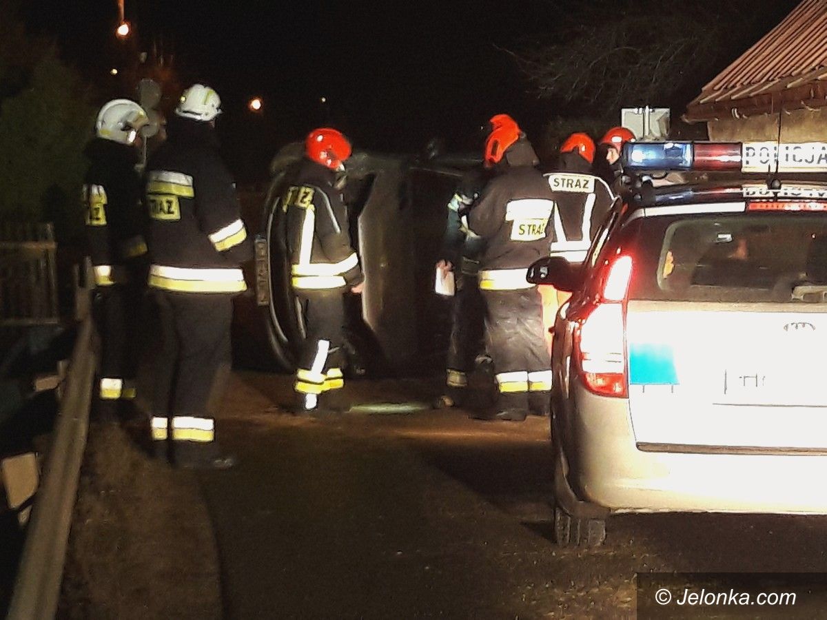 Piechowice: Wjechał peugeotem w barierę przydrożną