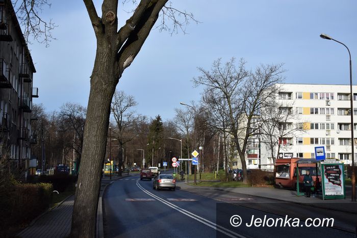 Jelenia Góra: Czytelnik: Na Podgórzyńskiej nadal ciemno