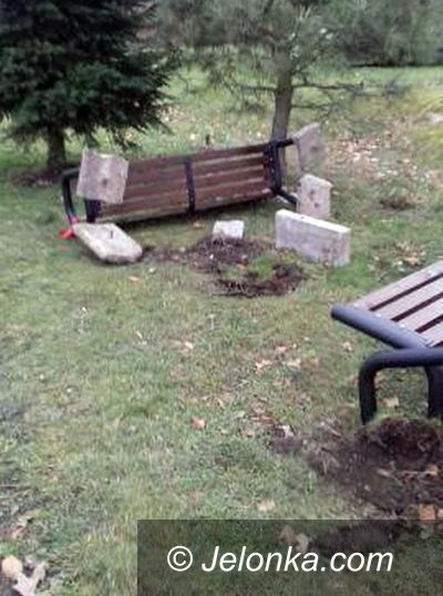 Kowary: Wandale zniszczyli miejsce spotkań