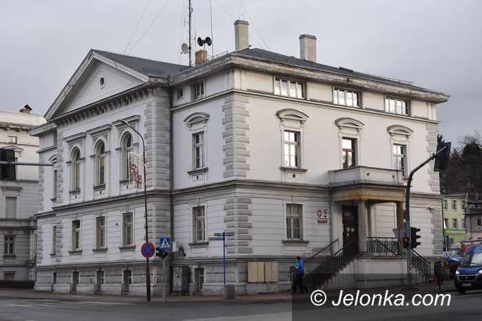 Jelenia Góra: Wydział komunikacji tylko do 15.30. Dlaczego?