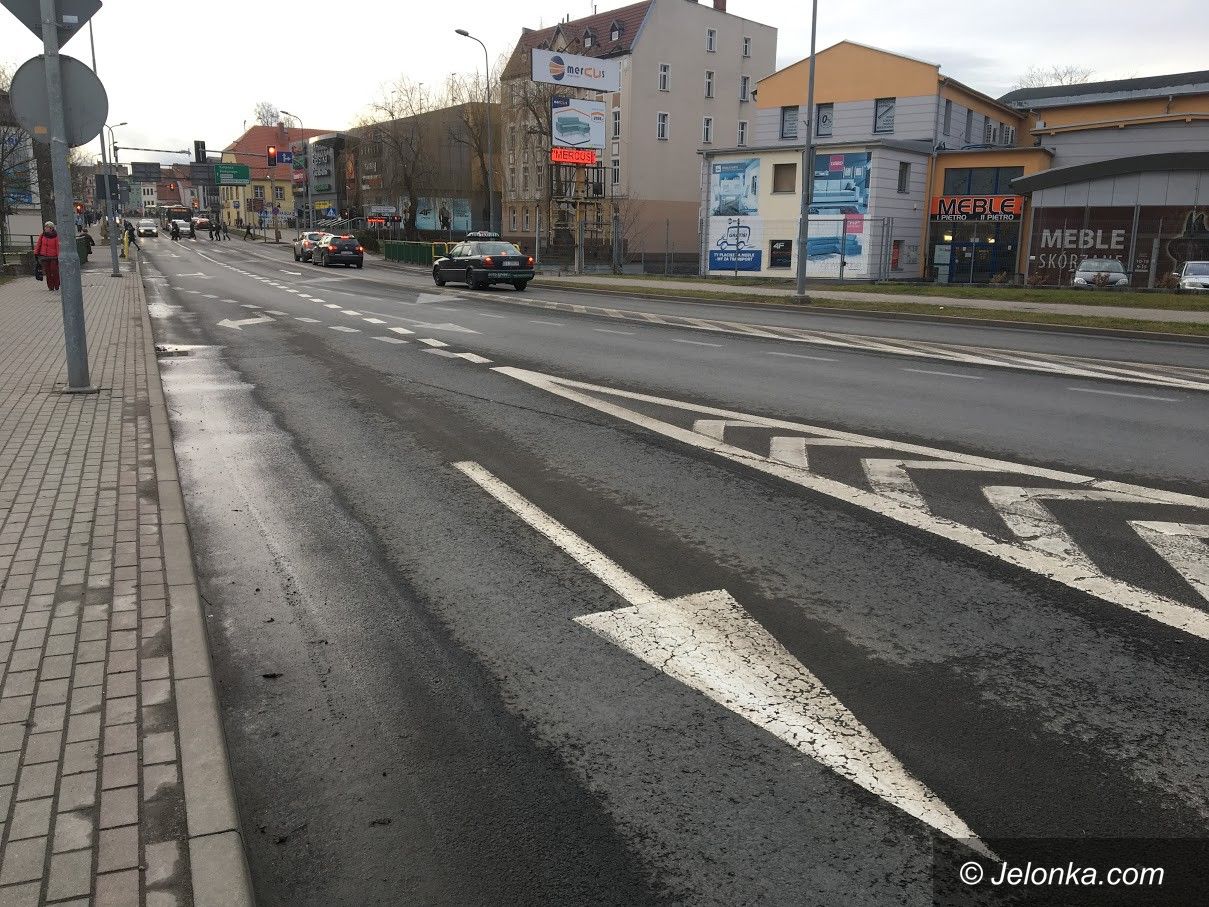 Jelenia Góra: Koniec z chaosem w oznakowaniu poziomym