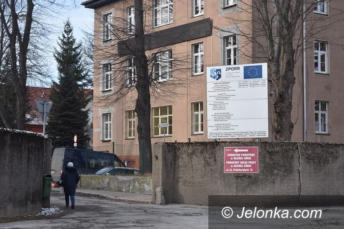 Jelenia Góra: Więcej miejsc parkingowych przy Podchorążych
