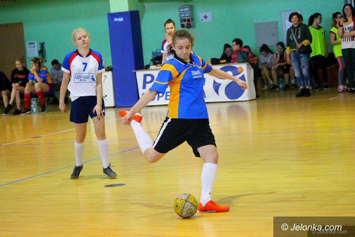 Jelenia Góra: Uczennice Śniadeckiego mistrzyniami w futsalu