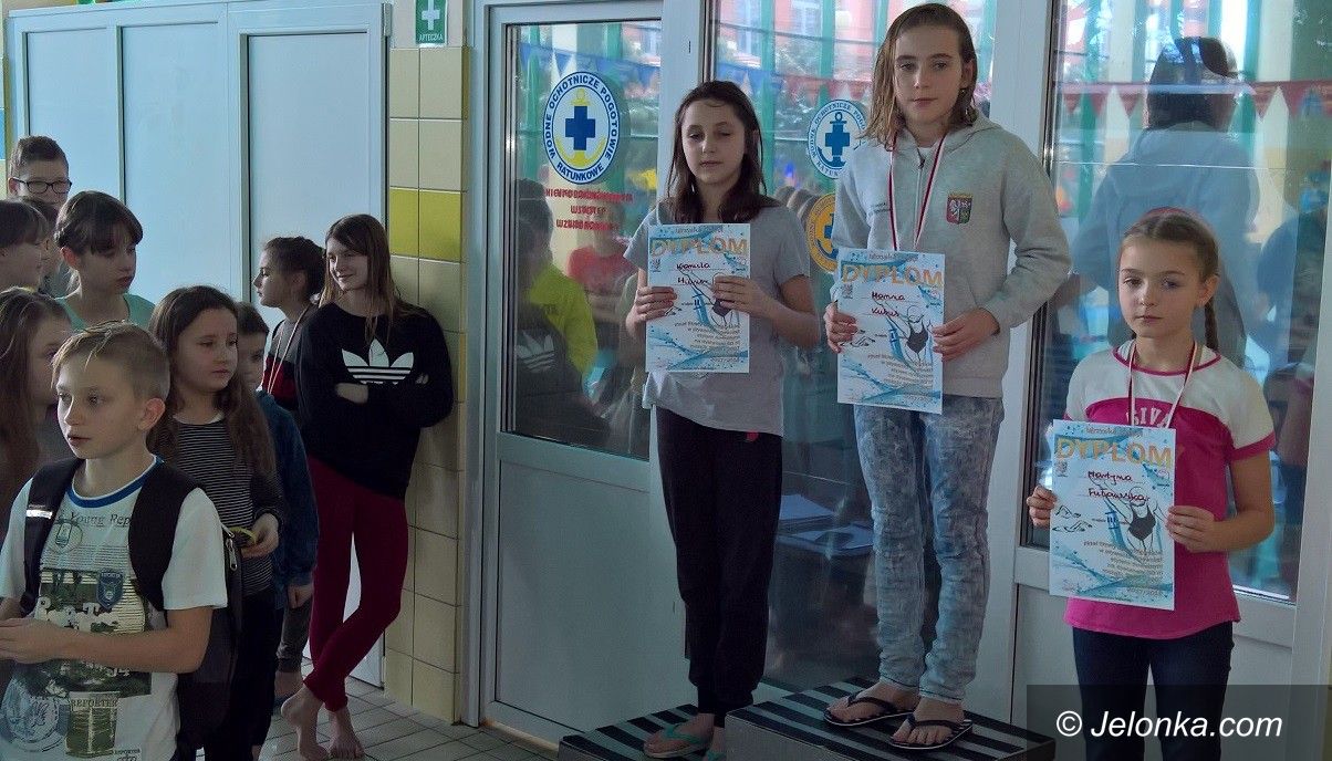 Kamienna Góra: Pływaczki "jedenastki" najlepsze w Kamiennej Górze