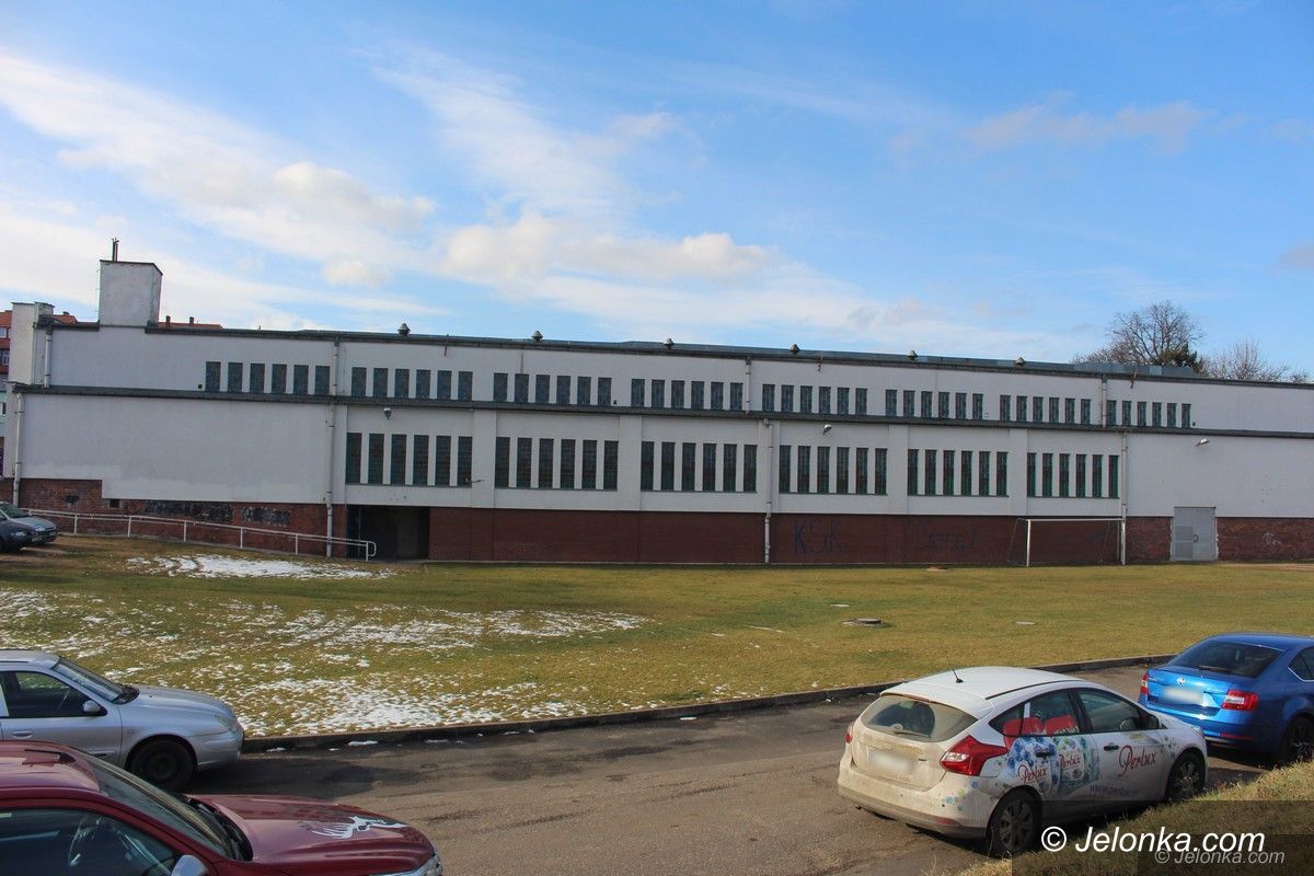 Jelenia Góra: Wyłaniają wykonawców termomodernizacji hali