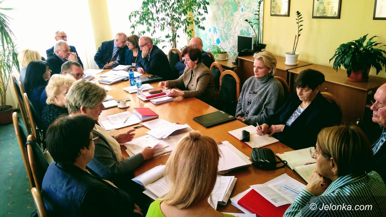 Jelenia Góra: Prezydent wycofał się z likwidacji szkoły przy Leśnej (aktualizacja)