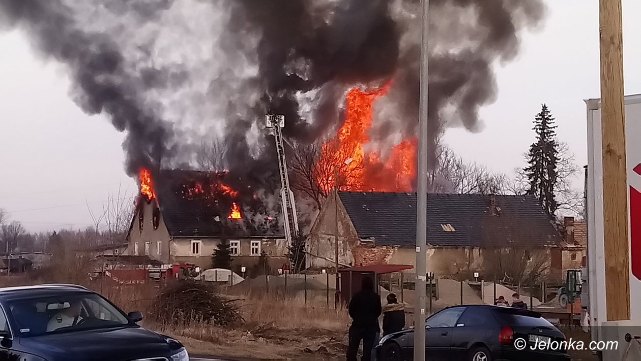 Jelenia Góra: Pożar pustostanu przy Wojewódzkiej