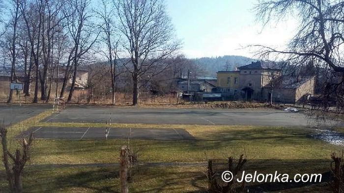 Mysłakowice: Potrzebne nowe szkolne boisko