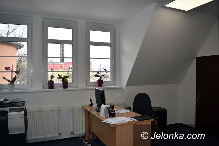 Jelenia Góra: Remont budynku starostwa bez poślizgu