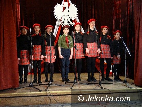 Jelenia Góra: Patriotyczne nuty w Młodzieżowym domu Kultury