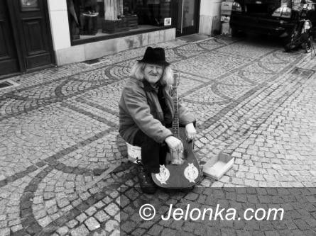 Jelenia Góra: W 2. rocznicę śmierci Staszka spotkanie pod zegarem