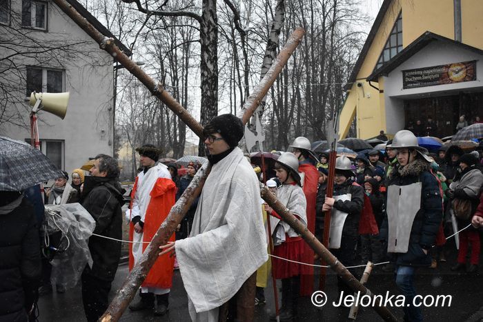 Jelenia Góra: Śnieżna droga krzyżowa