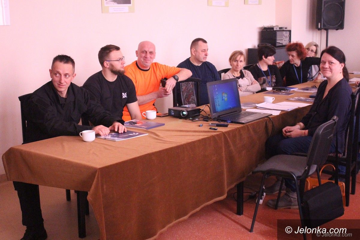 Jelenia Góra: Bezpieczni w służbie i w pracy – po szkoleniu w MOPS