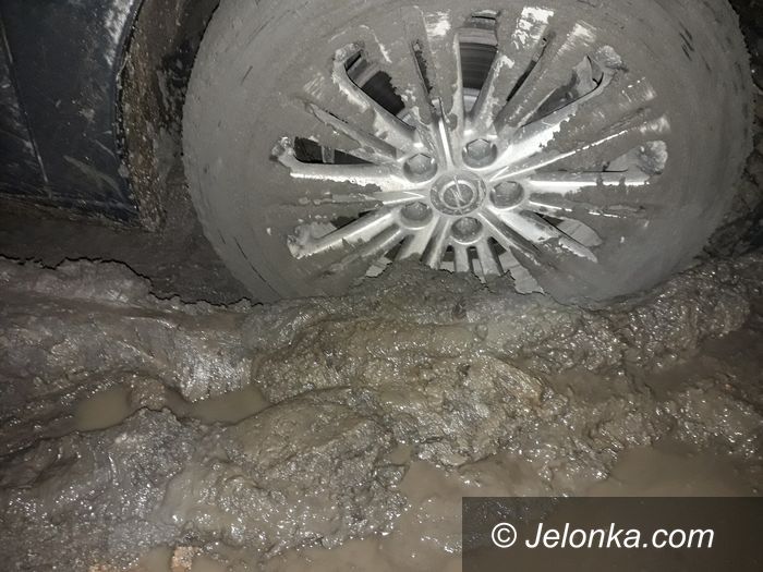 Jeżów Sudecki: Fatalny stan ulicy w Jeżowie Sudeckim