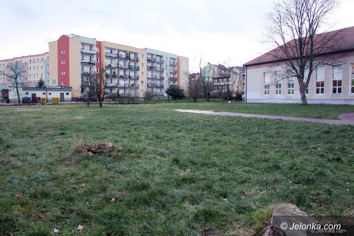 Jelenia Góra: Basen przy SP 10 bez wykonawcy