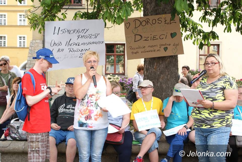 Jelenia Góra: Wspierają niepełnosprawnych