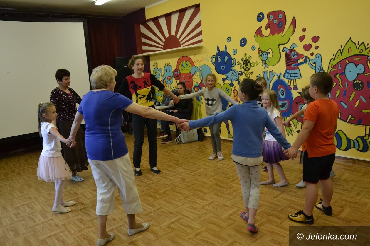 Jelenia Góra: Taneczna podróż w kręgu