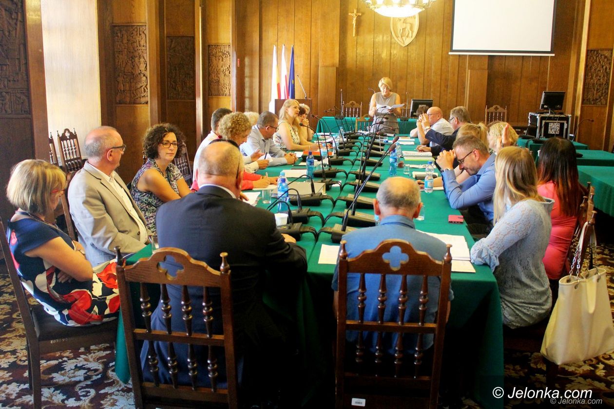 Jelenia Góra: Spór między szkołami
