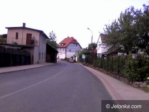 Podgórzyn: Szopa na… chodniku