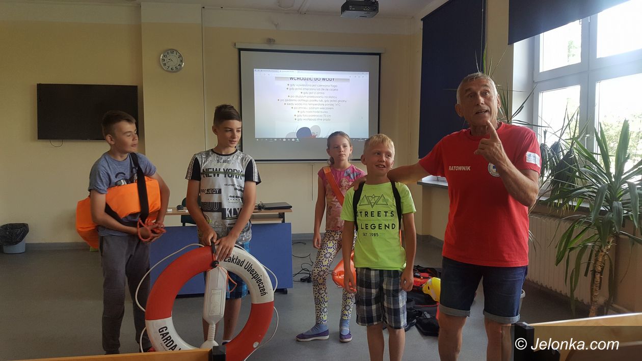 Jelenia Góra: Bezpiecznie w „13”