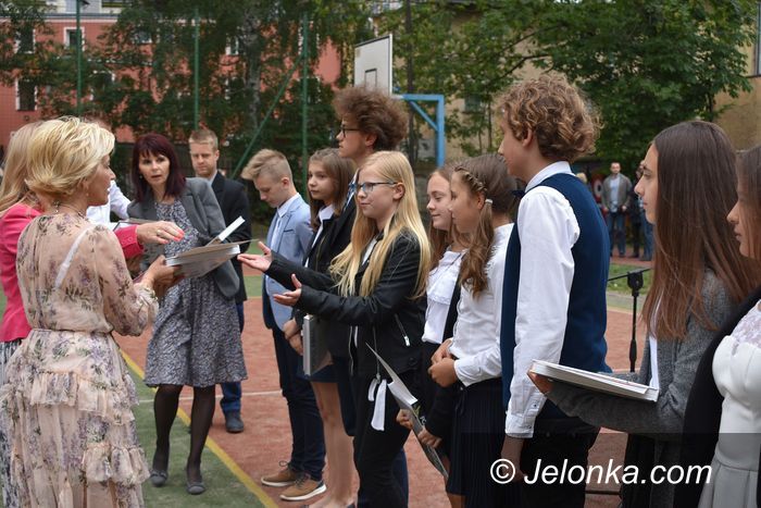 Jelenia Góra: W SP 2 uroczysty początek wakacji