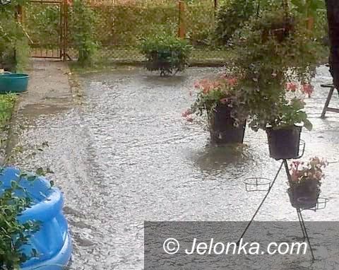 Jelenia Góra: Woda zalewa działki