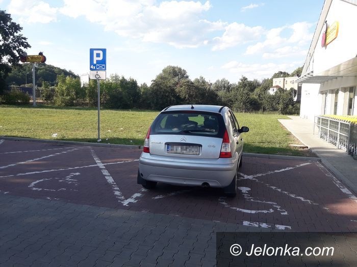 Jelenia Góra: Tak parkuje autodrań!