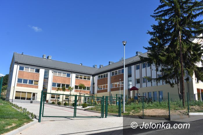 Jeżów Sudecki: Dożynki z otwarciem nowej szkoły